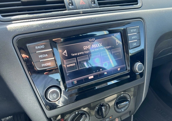 Skoda RAPID cena 37900 przebieg: 157262, rok produkcji 2018 z Rymanów małe 211